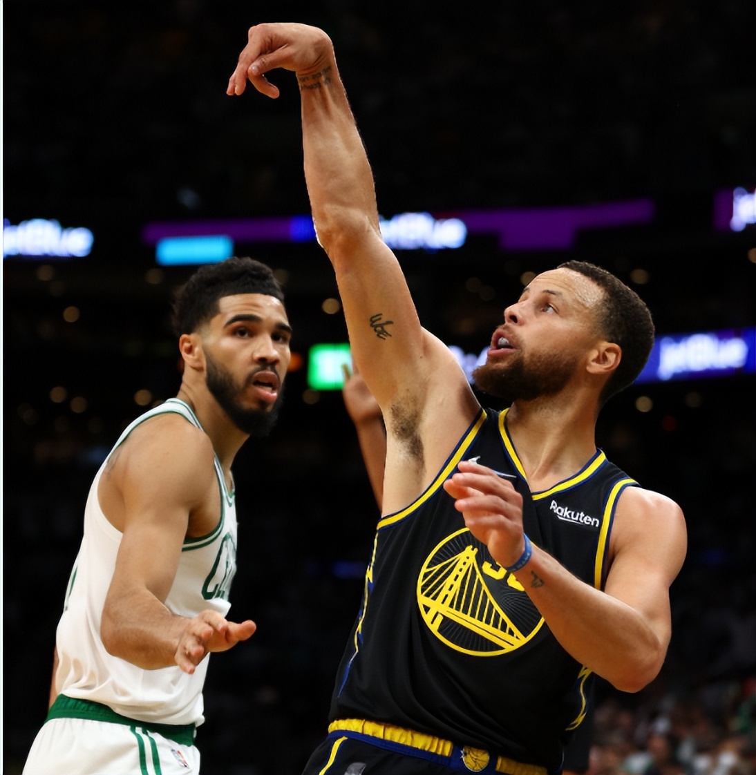 开云体育下载官网-库里重返赛场，大比分获胜首场状态出色，德国队观众沸腾！气势如虹延续(库里赛场完整视频)