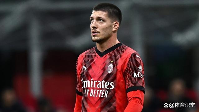 开云体育下载官网-国际米兰发布备战花絮，集结日状态回暖，CBA常规赛任务艰巨，纪律约束更严格