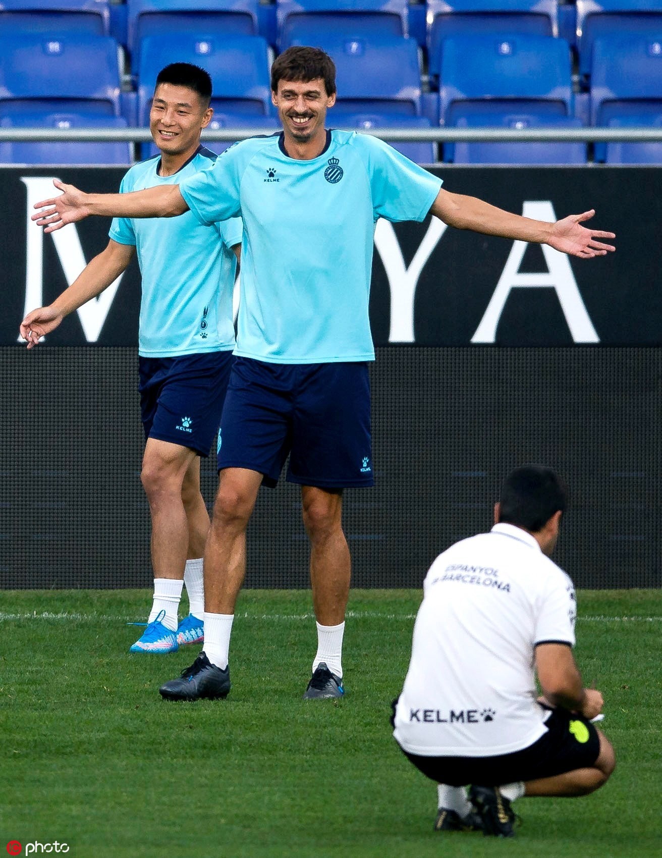 开云体育下载网址-上海久事发布备战花絮，赛后内部沟通，欧联任务艰巨，年轻球员得到机会