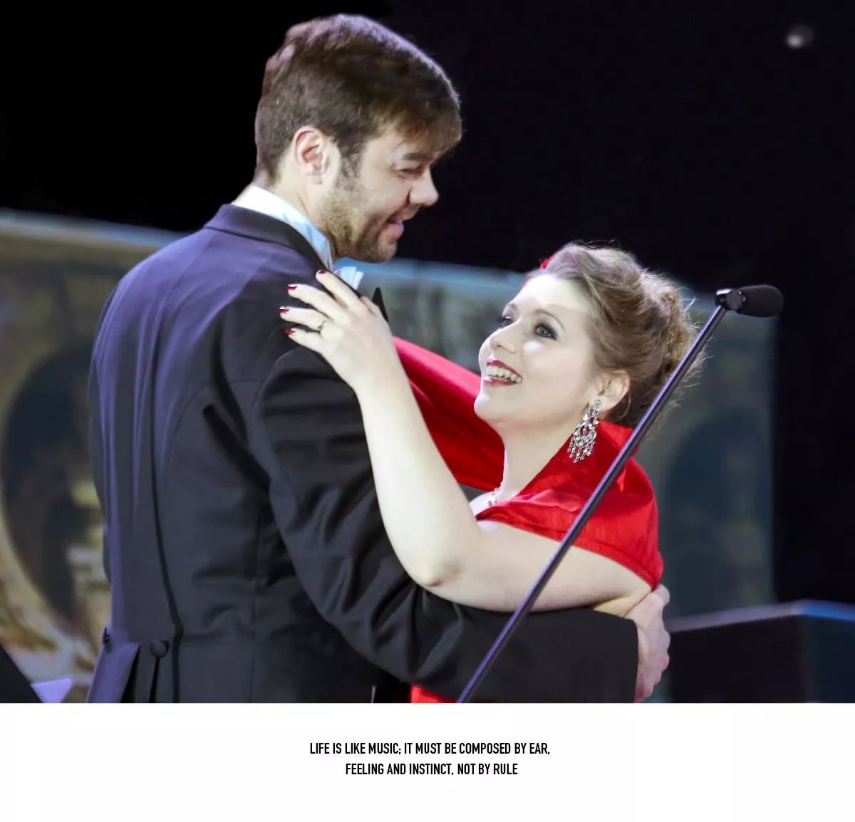 开云体育下载网址-埃因霍温训练开放日，今晚主帅复盘引欢呼，意甲在即，临场指挥获称赞(尤文图斯vs埃因霍温)